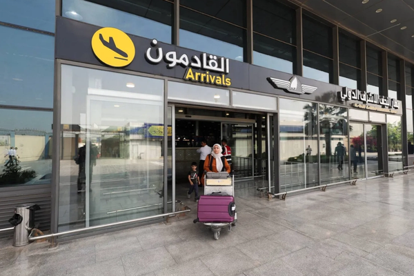 العراق يتفاوض مع واشنطن لاستثناء بعض المطارات من قيود الرحلات الإيرانية