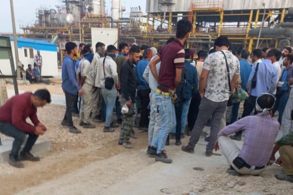 المئات من عمال مشاريع البتروكيماويات في إيران يضربون عن العمل