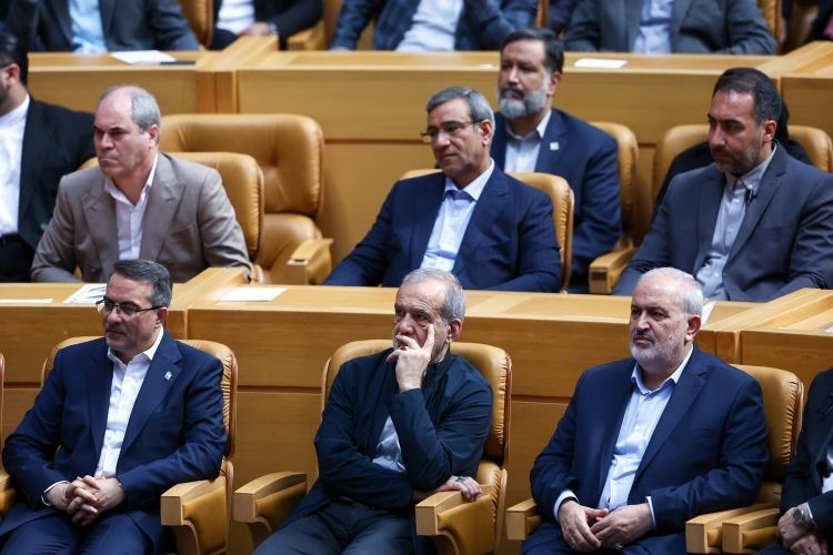 پزشکیان: جنگ همیشه راه&zwnj;حل نیست؛ گرهی را که با دست باز می&zwnj;شود، نباید با دندان باز کرد