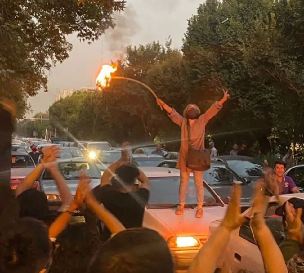 ادامه واکنش‌ها  به قتل مهسا امینی؛ از داریوش و ابی تا بلینکن