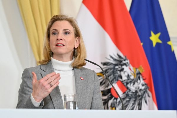 وزیر خارجه اتریش سرکوب معترضان در ایران را محکوم کرد