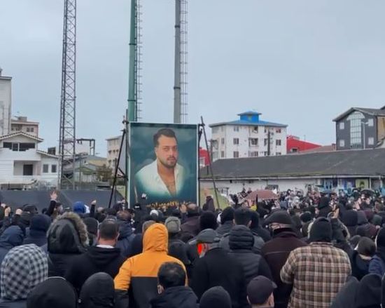 اراک، انزلی و ایذه؛ مراسم سوم و چهلم جوانان جانباخته خیزش انقلابی به صحنه اعتراض بدل شد