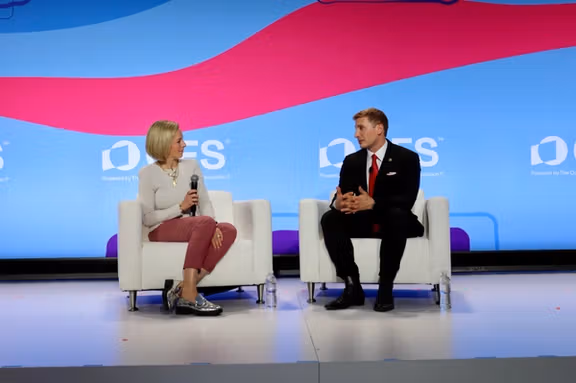 معاون وزیر خارجه آمریکا درباره اعتراضات ایران: فشار حداکثری حکومت را به زانو درآورده است