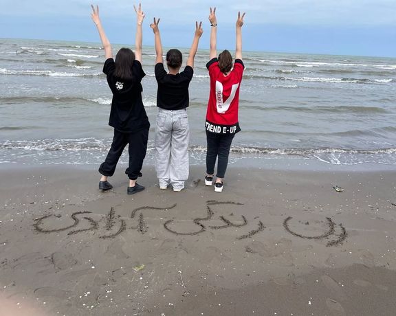 دیوان عالی کشور حکم دادگاه را برای ۲۷۰ ساعت نظافت رایگان یک زن به اتهام «بیحجابی» نقض کرد