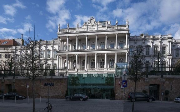 Iran Pundits, Ex-Diplomats Welcome An Interim Agreement With US