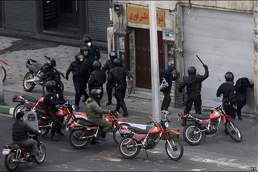 فرمانده یگان ویژه: برای نیروهای یگان ویژه مسکن به عنوان مشوق ساخته میشود