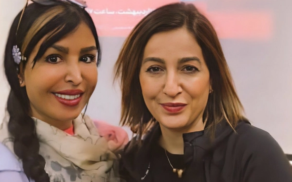 شقایق دهقان در مراسم رونمایی یک کتاب در تهران بدون حجاب اجباری حاضر شد