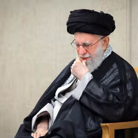 محذرًا من اندلاع احتجاجات جديدة.. وزير الاستخبارات الإيراني: "العدو" يسعى لاستهداف خامنئي