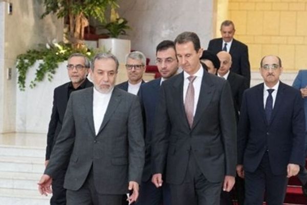 سفير إيران السابق في لندن: طهران لم تكن تريد الانخراط العسكري في سوريا