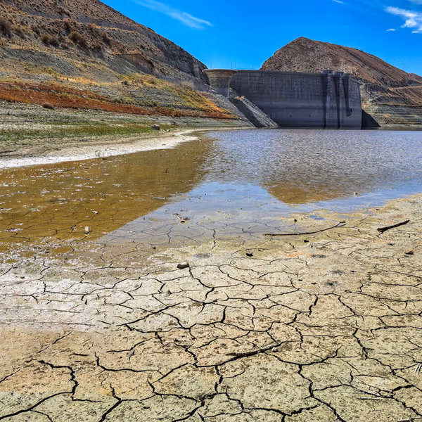 نشریه «پیامما» هشدار داد تصمیم دولت برای ساخت سه سد، بحران آب را تشدید میکند