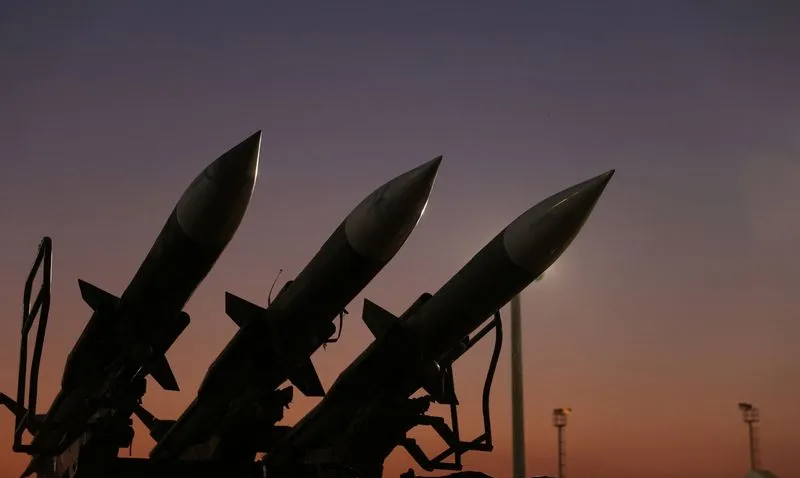 واینت: اسرائیل برای مهار شتاب برنامه موشکی جمهوری اسلامی آماده میشود