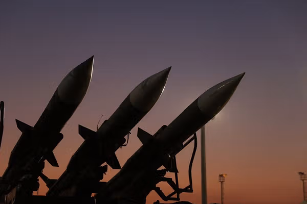 واینت: اسرائیل برای مهار شتاب برنامه موشکی جمهوری اسلامی آماده میشود