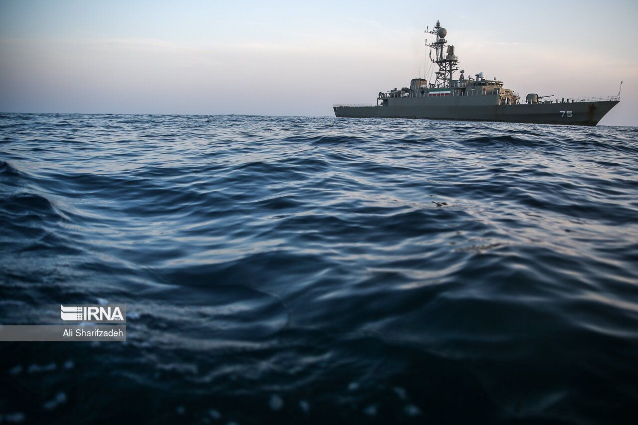 ناوشکن دنا در سواحل سریلانکا هدف قرار گرفت و غرق شد