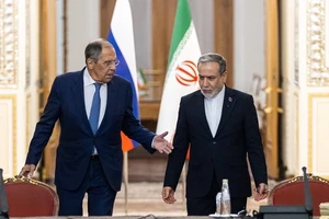 Russia steps between Iran and US, but how far can it go?