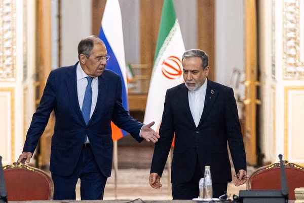 Russia steps between Iran and US, but how far can it go?