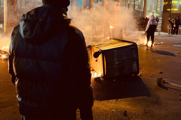 مخاطب: در سمنان به پنجرههای کسانی که اعتراضات را میدیدند هم شلیک میکردند