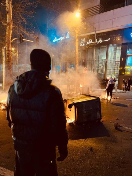 شهادات من سمنان: إطلاق النار حتى على نوافذ من يراقبون الاحتجاجات