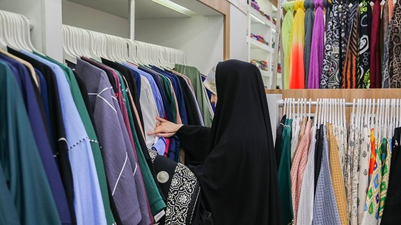 خبرگزاری وابسته به سپاه: یافتن مانتوی مناسب برای باحجابها به راحتی امکانپذیر نیست