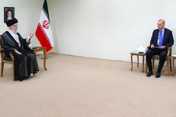 المرشد الإيراني لأردوغان: الهجوم على سوريا سيضر بتركيا ونرفض إغلاق الحدود مع أرمينيا