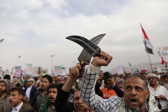 حوثیهای یمن در تجمعی در صنعا، ۱۵ تیر