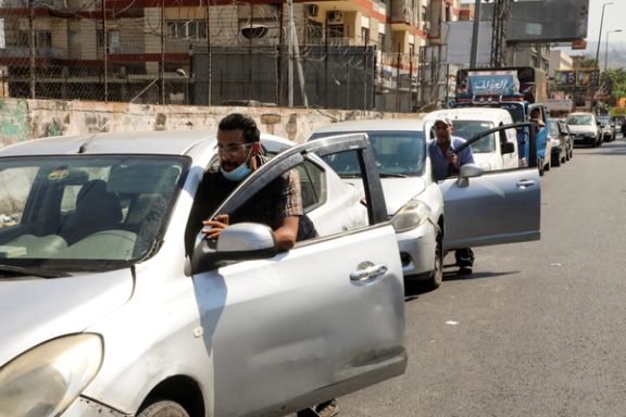Several Iranians pushing their cars to a gas station