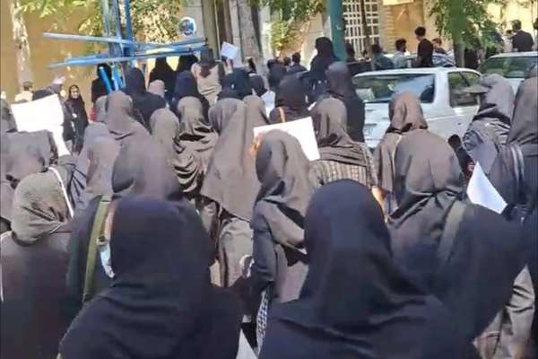 رغم التهديدات الأمنية.. "بابل" و"خرم آباد" تنضمان إلى احتجاجات الممرضين في إيران