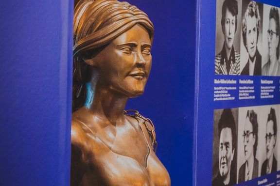 همزمان با روز جهانی زن، تندیس مهساژینا امینی در مجلس ملی فرانسه نصب شد