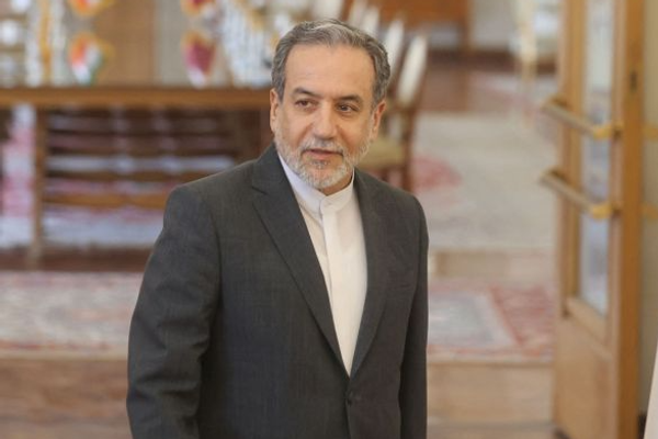 وزير الخارجية الإيراني يطالب أميركا بمعارضة الهجوم الإسرائيلي "علنا وليس في رسائل خاصة"