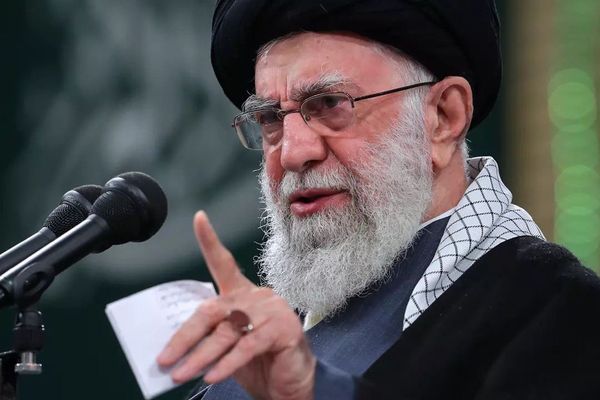 خامنئي يدعم المتطرفين في إيران.. ويعلن: "خلع الحجاب حرام من الناحية الشرعية والسياسية"