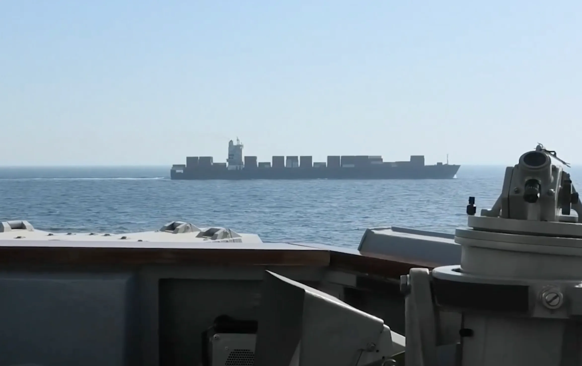 آمریکا کشتی ایرانی را در دریای عمان توقیف کرد؛ قرارگاه مرکزی خاتمالانبیا: تلافی میکنیم