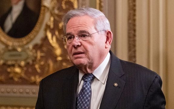 باب منندز سناتور دموکرات آمریکا در پرونده اخذ رشوه در قبال کمک به مصر و قطر مجرم شناخته شد