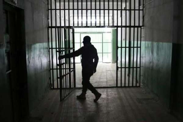 Iran gives long prison terms to two French nationals in espionage case