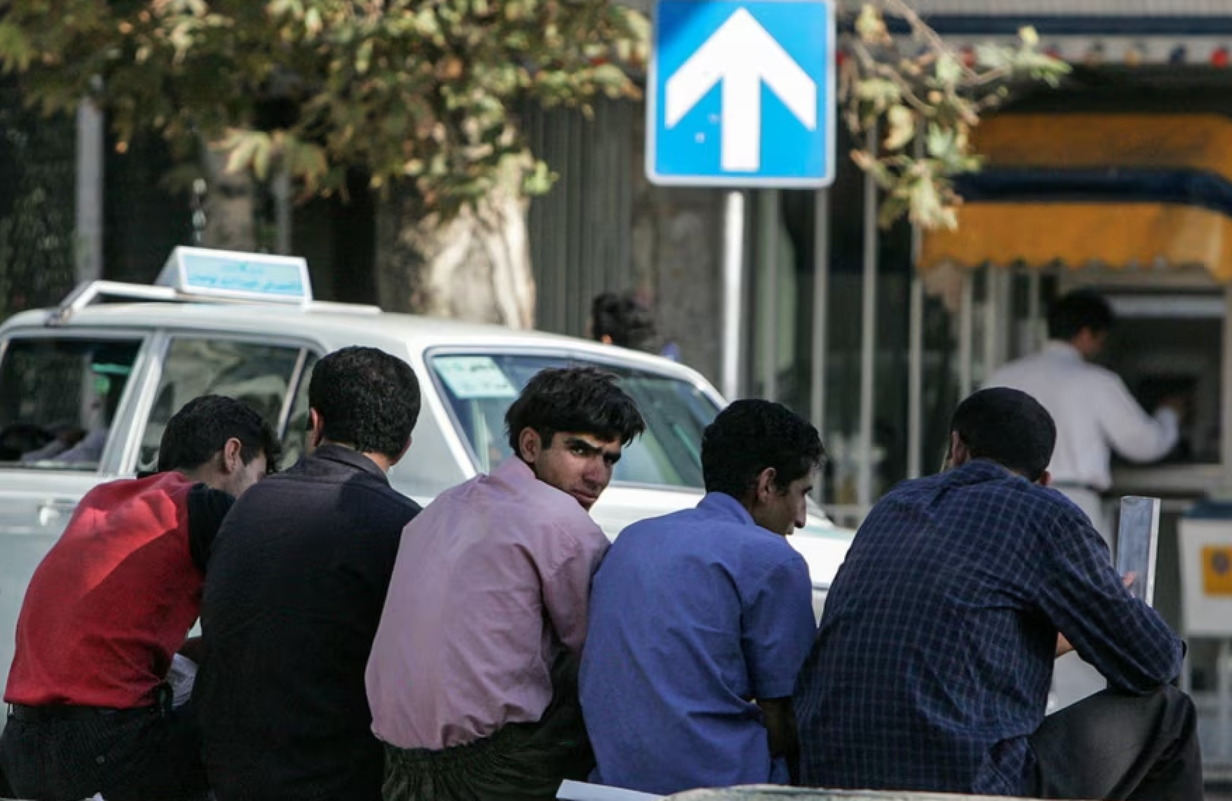 60 بالمائة من العمالة في إيران "غير رسمية".. و10 ملايين شخص خارج "التأمين الاجتماعي"