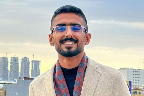 ميليشيا مسلحة تختطف 3 شباب عراقيين قاموا بلصق علم البلاد على صور سليماني والمهندس