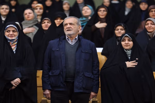 مسعود پزشکیان: عدهای زنان را در نقش مترسک میبینند