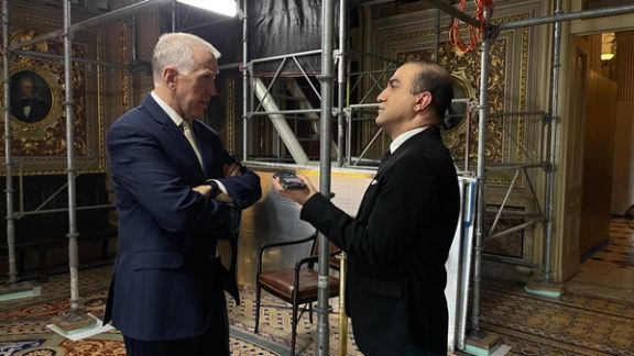 Senator Thom Tillis (R-NC) talking to Iran International’s Arash Alaei (December 2023)