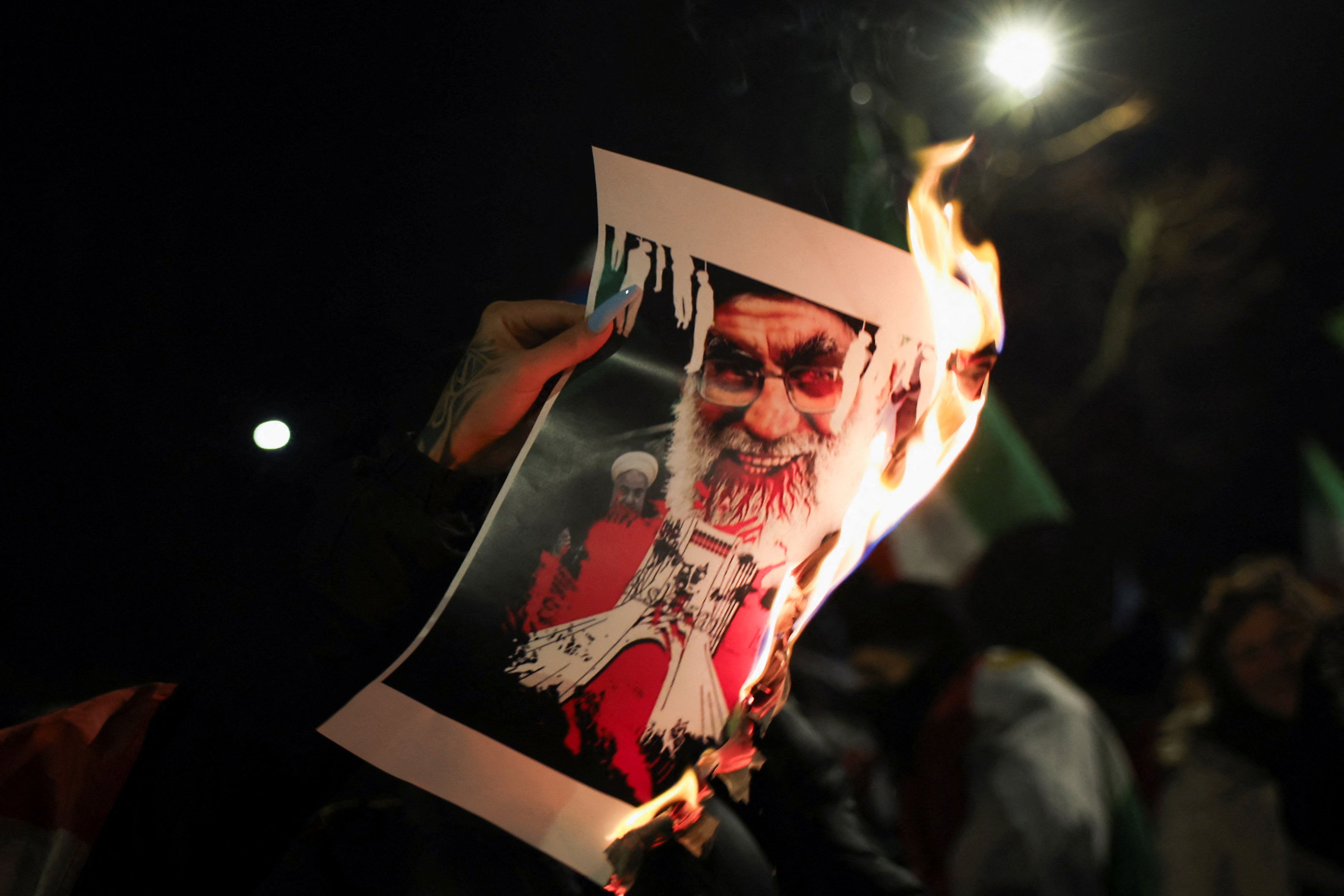 گزارش اورشلیم‌پست از تقویت حضور آمریکا در منطقه و تشدید نفرت مردم ایران از جمهوری اسلامی