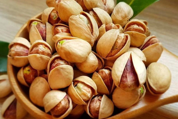 كيف أزاحت الولايات المتحدة الأميركية إيران عن صدارة الفستق عالميا؟