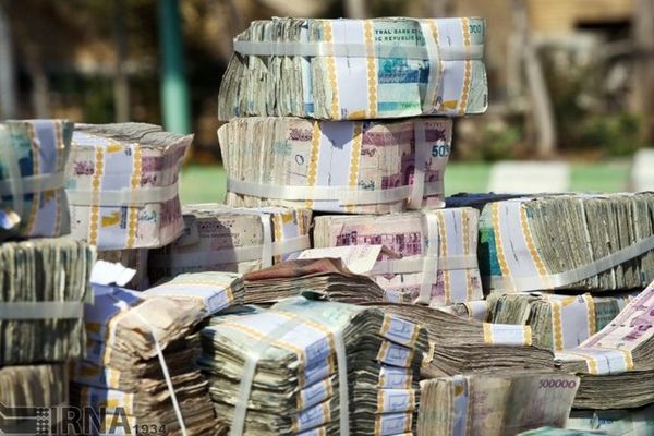 "المركزي الإيراني": زيادة السيولة بنسبة 37 % خلال عام واحد من إدارة "رئيسي"