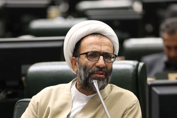 عضو هیات رییسه مجلس: مدیریت جمهوری اسلامی بر تنگه هرمز قابل مذاکره و معامله نیست