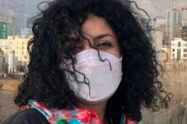 الحكم على الناشطة الإيرانية نرجس محمدي بالسجن والجلد ومنع الاتصالات