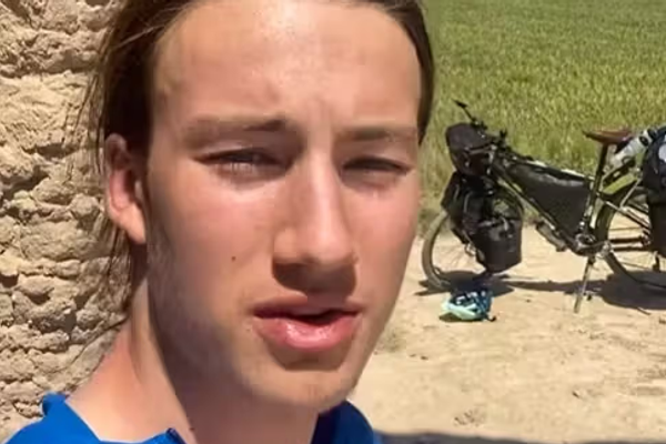 من الدراجة إلى الزنزانة.. اعتقال شاب فرنسي- ألماني في إيران يشعل أزمة جديدة مع أوروبا