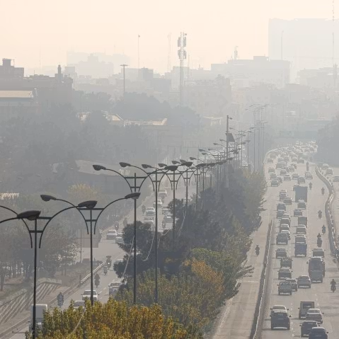 رغم وجود عطلة.. تلوث الهواء يسيطر على أجواء 8 مدن كبرى في إيران ويصل إلى مستوى غير صحي