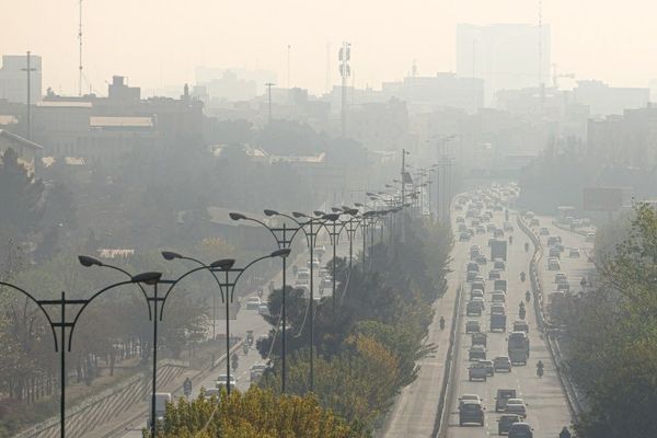 رغم وجود عطلة.. تلوث الهواء يسيطر على أجواء 8 مدن كبرى في إيران ويصل إلى مستوى غير صحي