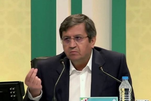 همتی: تلویزیون ابراهیم رئیسی را به عنوان سوپرمن معرفی میکند