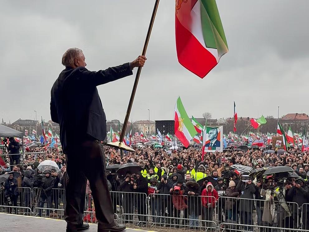 ليندسي غراهام: تحرك ترامب ضد إيران قد يصنع لحظة شبيهة بسقوط جدار برلين