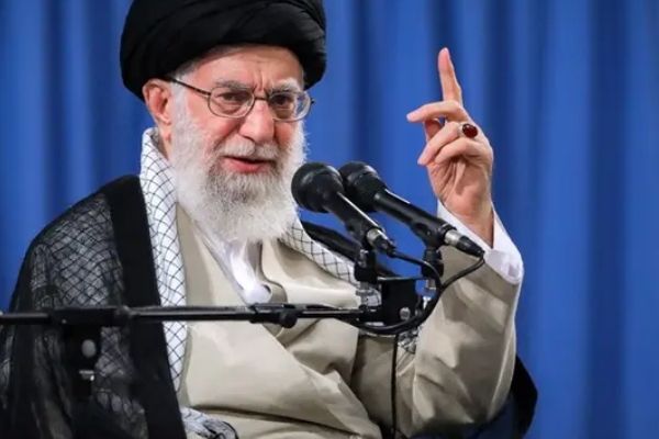 مع تزايد التوتر بين البلدين.. أذربيجان تغلق حسينية ومكتب ممثل المرشد الإيراني في باكو