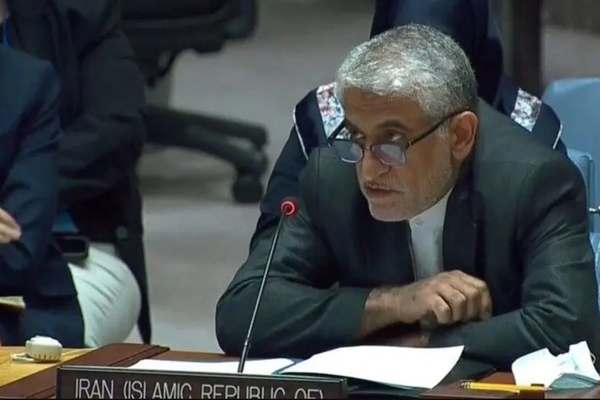 مندوب إيران في الأمم المتحدة يطالب بحل سياسي وهدنة شاملة في اليمن