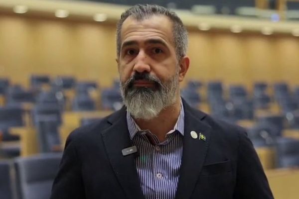 برلماني سويدي: السياسيون الغربيون يجب أن يتعرفوا على معارضة إيران وخططها