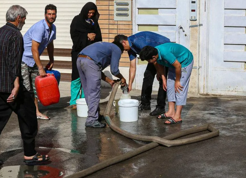 رسانه وابسته به سپاه: آب جیره‌بندی نشده، فقط شبها قطع می‌شود